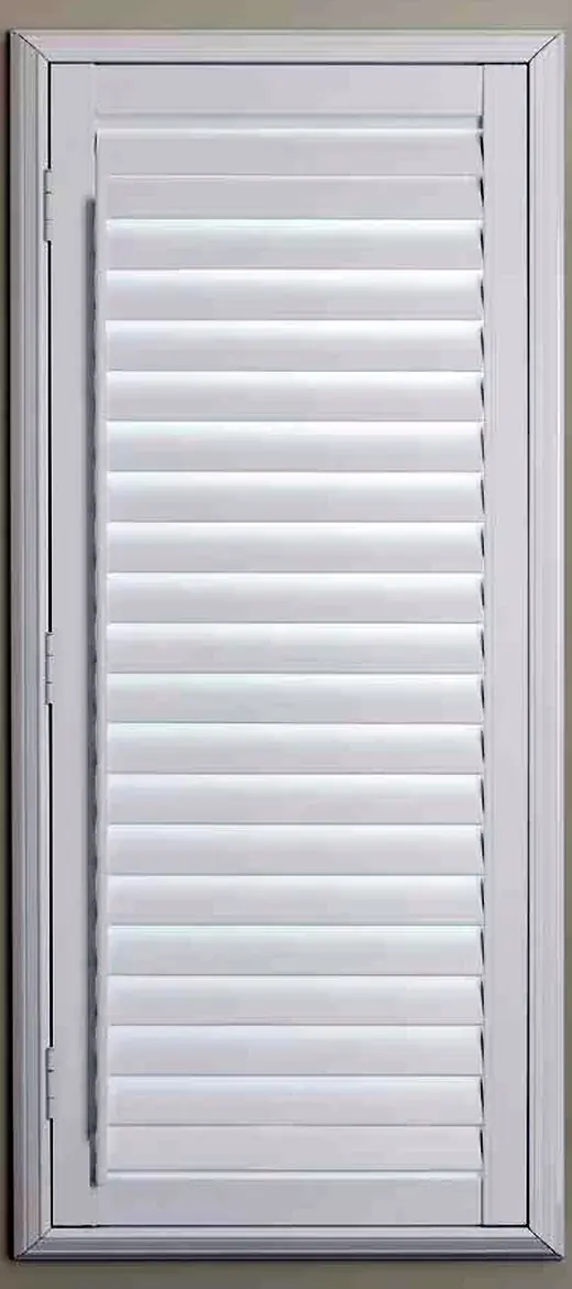 Shutter panel with a single continuous run of louvres, no mid rail